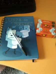 Story Cubes y sus dados creativos en combinación con tu cuaderno de escritor